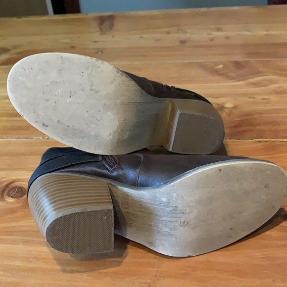 Size 8 Dark brown Sally booties. - Picture 6 of 7